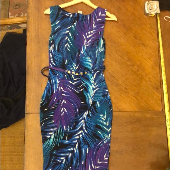 Cache Bodycon Dress - Picture 7 of 8
